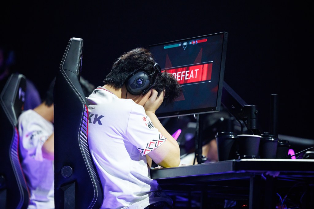 EDward Gaming Eliminated From Masters Santiago With 2-0 Loss to&nbsp;T1